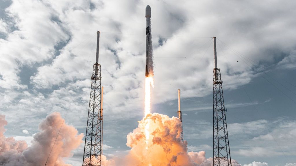SpaceX'in 22 Kasım Salı günü yeni bir iletişim uydusunu fırlatmasını izleyin