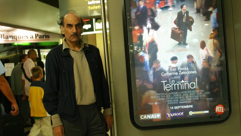 Spielberg filmi 'Terminal'e ilham veren İranlı adam Paris havaalanında öldü