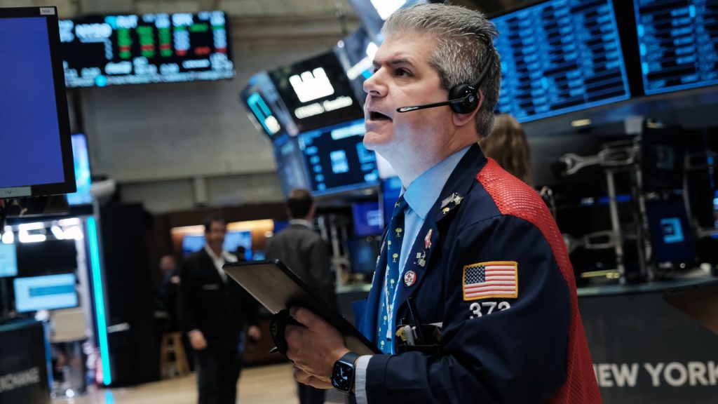 Wall Street ara seçim sonuçlarını beklerken hisse senedi vadeli işlemleri düştü