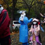 Çin, bir haftalık tarihi protestoların ardından koronavirüs kısıtlamalarını hafifletmeye hazırlanıyor