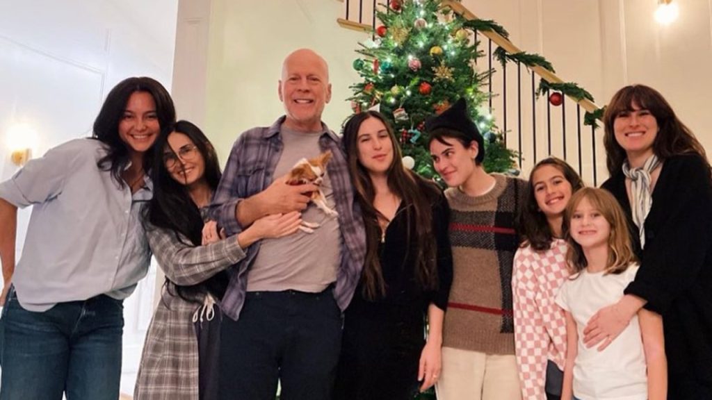 Demi Moore, tatil öncesi Bruce Willis ile ender aile fotoğrafını paylaşıyor: “Tatil havasına girin!”